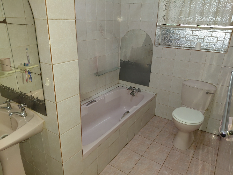 4 Bedroom Property for Sale in Heuwelkruin Eastern Cape